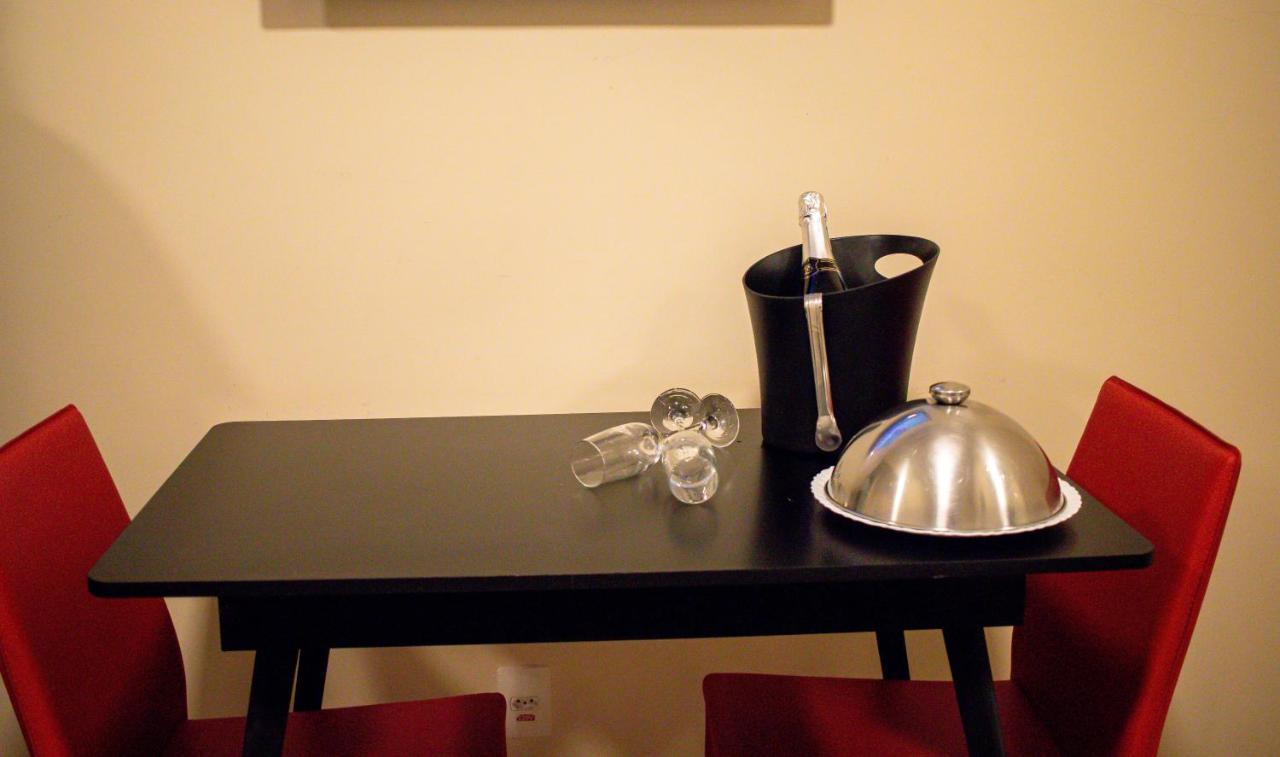 Hotel H2 Congonhas コンゴーニャス エクステリア 写真 A champagne bucket