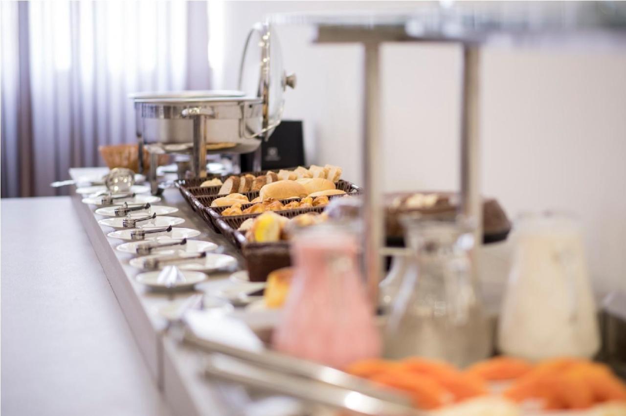 Hotel H2 Congonhas コンゴーニャス エクステリア 写真 A buffet